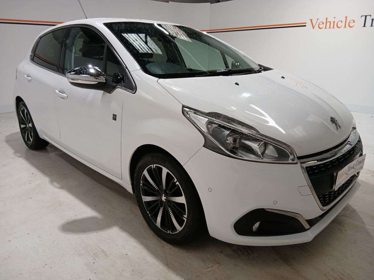 A 2018 PEUGEOT 208 1.2 PureTech Tech Edition Hatchback 5dr Petrol Manual Euro 6 (s/s) (82 ps) A 2018 PEUGEOT 208 1.2 PureTech Tech Edition Hatchback 5dr Petrol Manual Euro 6 (s/s) (82 ps)