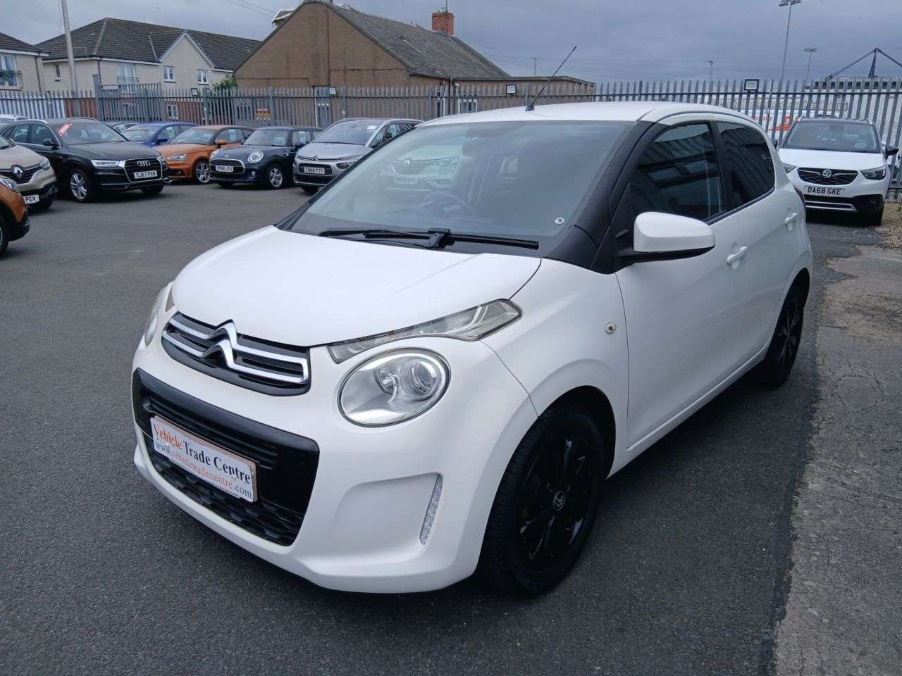 A 2015 CITROEN C1 1.0 VTi Flair Hatchback 5dr Petrol Manual Euro 5 (68 ps) A 2015 CITROEN C1 1.0 VTi Flair Hatchback 5dr Petrol Manual Euro 5 (68 ps)