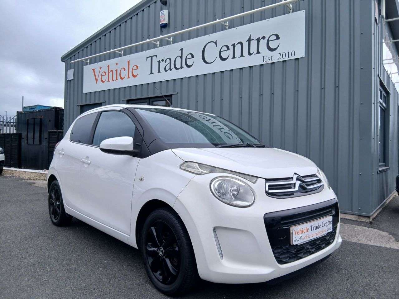 A 2015 CITROEN C1 1.0 VTi Flair Hatchback 5dr Petrol Manual Euro 5 (68 ps) A 2015 CITROEN C1 1.0 VTi Flair Hatchback 5dr Petrol Manual Euro 5 (68 ps)