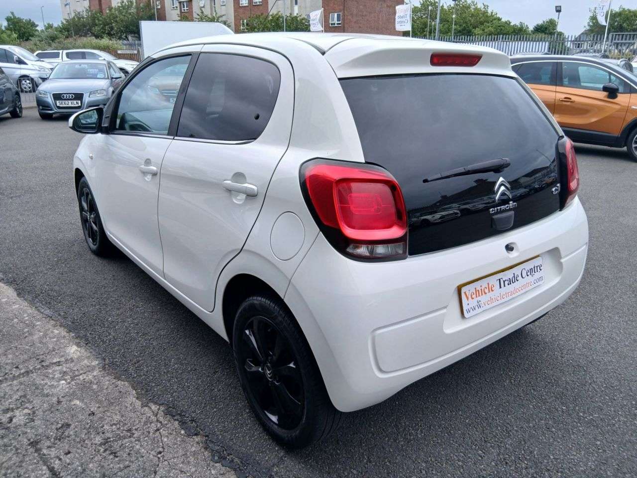 A 2015 CITROEN C1 1.0 VTi Flair Hatchback 5dr Petrol Manual Euro 5 (68 ps) A 2015 CITROEN C1 1.0 VTi Flair Hatchback 5dr Petrol Manual Euro 5 (68 ps)