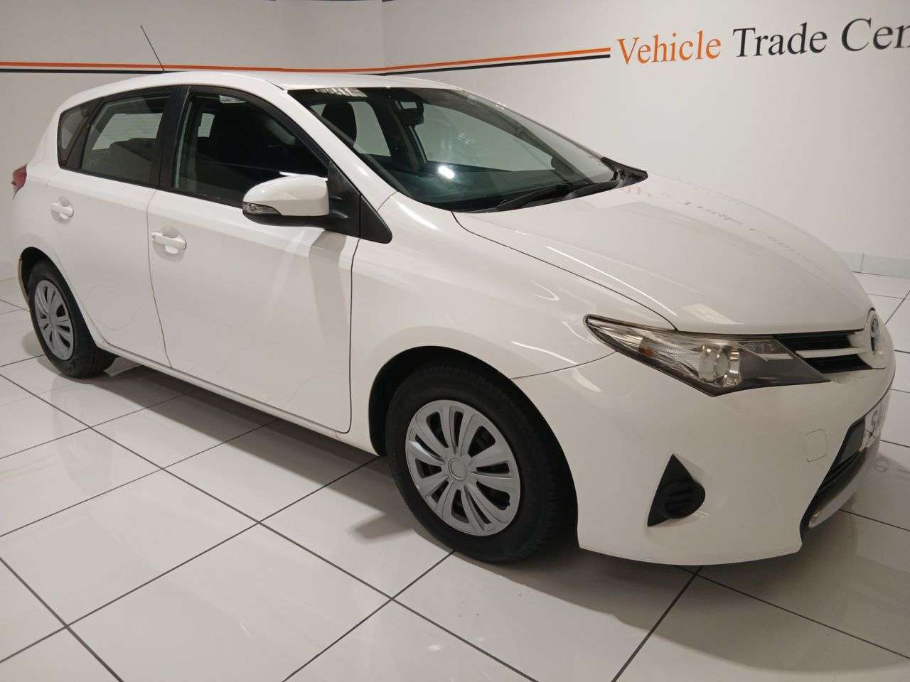 A 2013 TOYOTA AURIS 1.33 Dual VVT-i Active Hatchback 5dr Petrol Manual Euro 5 (s/s) (101 ps) A 2013 TOYOTA AURIS 1.33 Dual VVT-i Active Hatchback 5dr Petrol Manual Euro 5 (s/s) (101 ps)