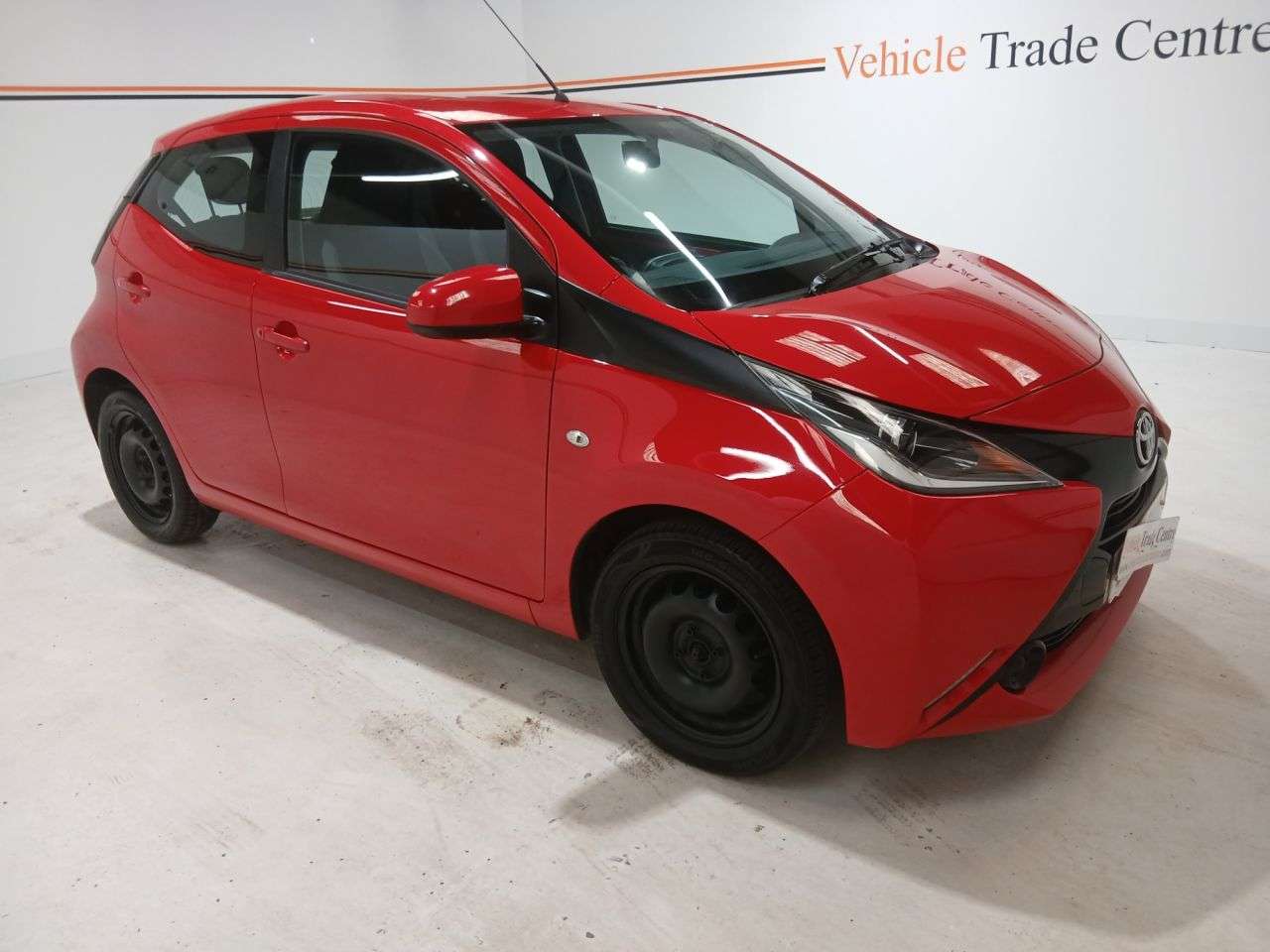 A 2016 TOYOTA AYGO 1.0 VVT-i x-play Hatchback 5dr Petrol Manual Euro 6 (68 ps) A 2016 TOYOTA AYGO 1.0 VVT-i x-play Hatchback 5dr Petrol Manual Euro 6 (68 ps)