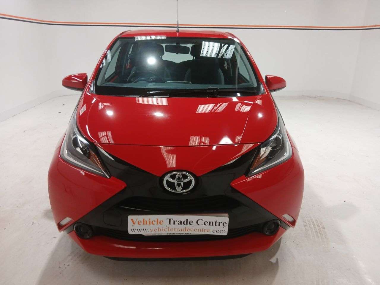 A 2016 TOYOTA AYGO 1.0 VVT-i x-play Hatchback 5dr Petrol Manual Euro 6 (68 ps) A 2016 TOYOTA AYGO 1.0 VVT-i x-play Hatchback 5dr Petrol Manual Euro 6 (68 ps)