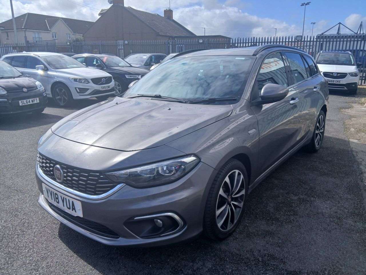 A 2018 FIAT TIPO 1.6 MultiJetII Lounge Estate 5dr Diesel Manual Euro 6 (s/s) (120 ps) A 2018 FIAT TIPO 1.6 MultiJetII Lounge Estate 5dr Diesel Manual Euro 6 (s/s) (120 ps)
