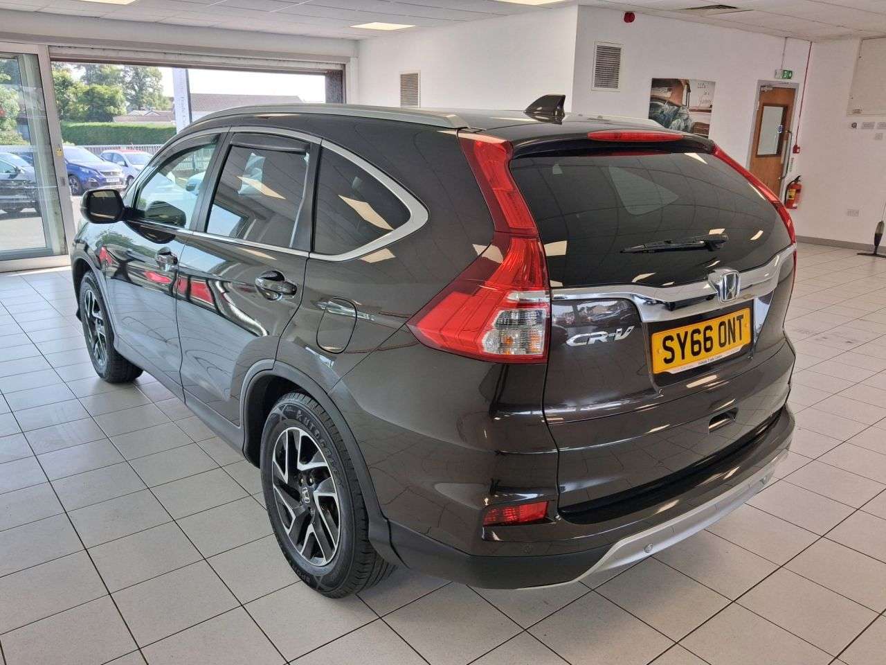 A 2016 HONDA CR-V 1.6 i-DTEC SE Plus Navi SUV 5dr Diesel Manual Euro 6 (s/s) (120 ps) A 2016 HONDA CR-V 1.6 i-DTEC SE Plus Navi SUV 5dr Diesel Manual Euro 6 (s/s) (120 ps)