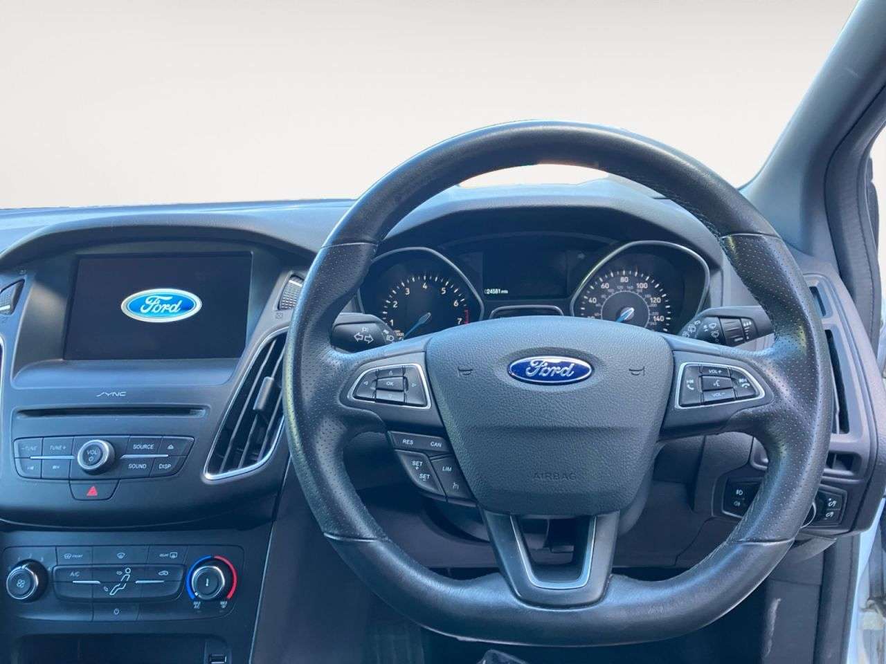 A 2018 FORD FOCUS 1.0T EcoBoost ST-Line Hatchback 5dr Petrol Manual Euro 6 (s/s) (140 ps) A 2018 FORD FOCUS 1.0T EcoBoost ST-Line Hatchback 5dr Petrol Manual Euro 6 (s/s) (140 ps)