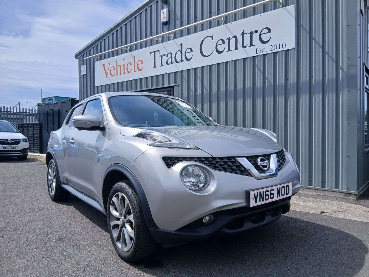 A 2016 NISSAN JUKE 1.5 dCi Tekna SUV 5dr Diesel Manual Euro 6 (s/s) (110 ps) A 2016 NISSAN JUKE 1.5 dCi Tekna SUV 5dr Diesel Manual Euro 6 (s/s) (110 ps)