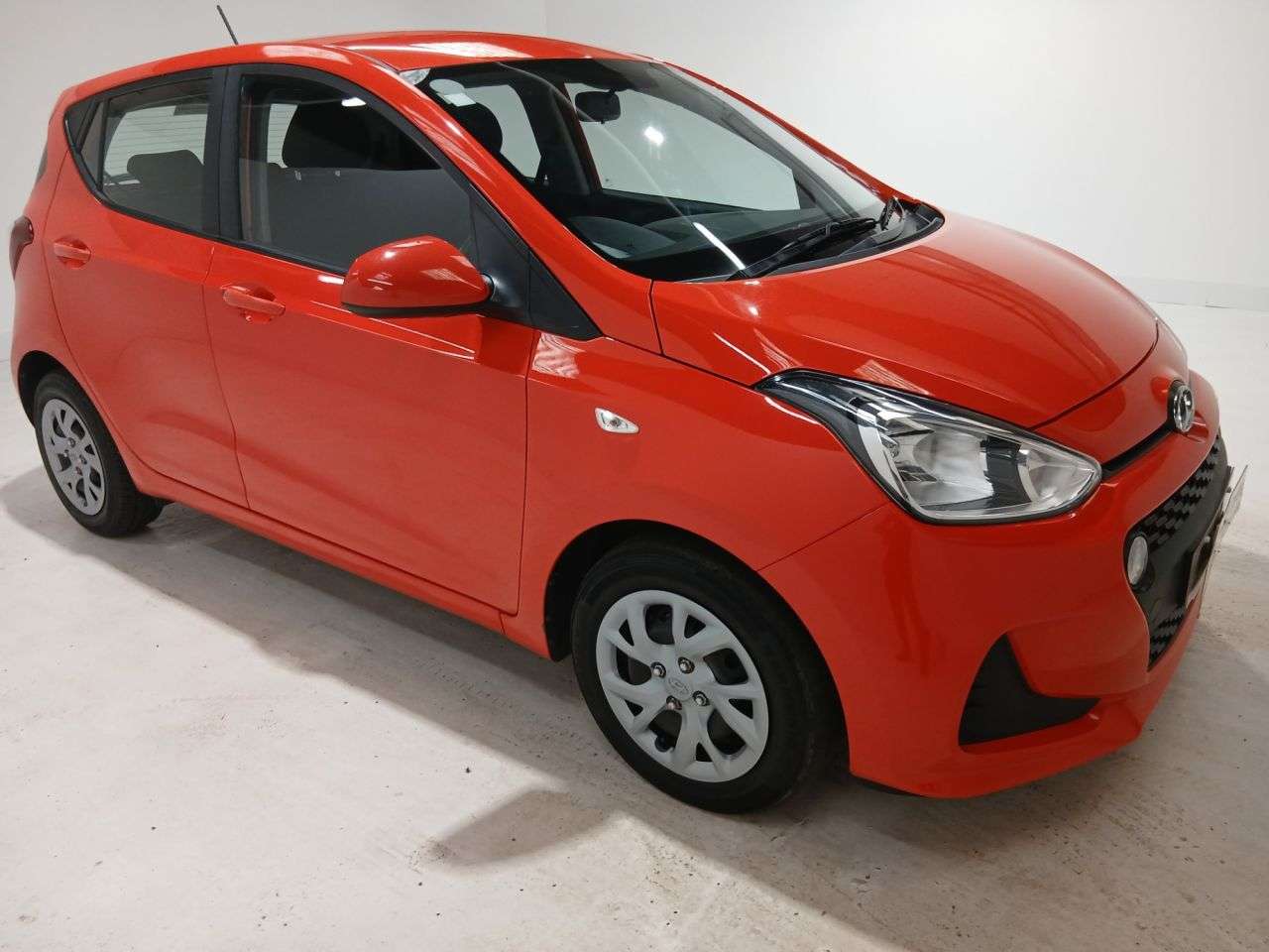 A 2019 HYUNDAI I10 1.0 SE Hatchback 5dr Petrol Manual Euro 6 (67 ps) A 2019 HYUNDAI I10 1.0 SE Hatchback 5dr Petrol Manual Euro 6 (67 ps)