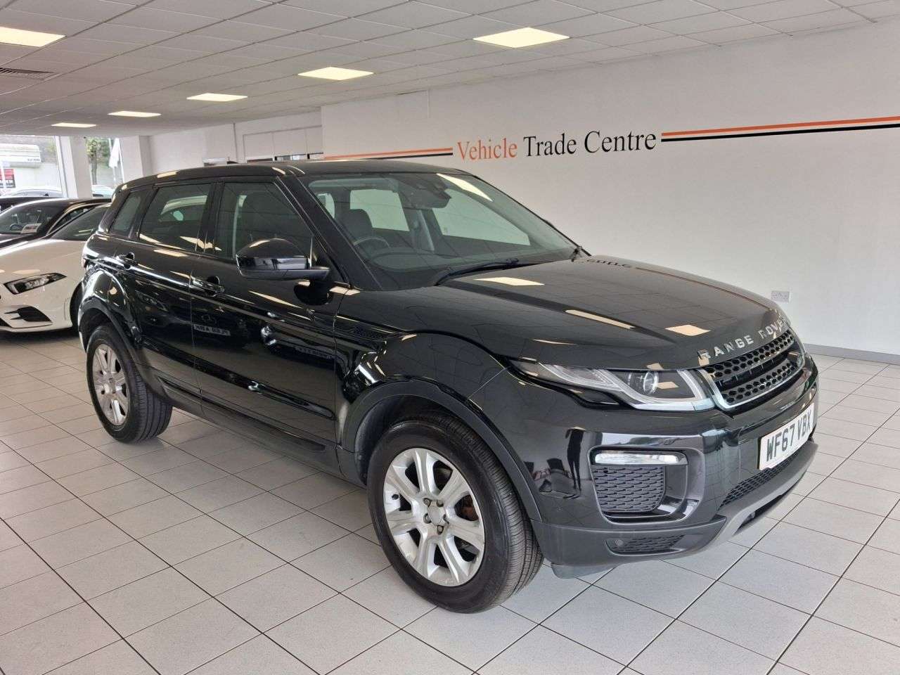 A 2017 LAND ROVER RANGE ROVER EVOQUE 2.0 eD4 SE Tech SUV 5dr Diesel Manual FWD Euro 6 (s/s) (150 ps) A 2017 LAND ROVER RANGE ROVER EVOQUE 2.0 eD4 SE Tech SUV 5dr Diesel Manual FWD Euro 6 (s/s) (150 ps)