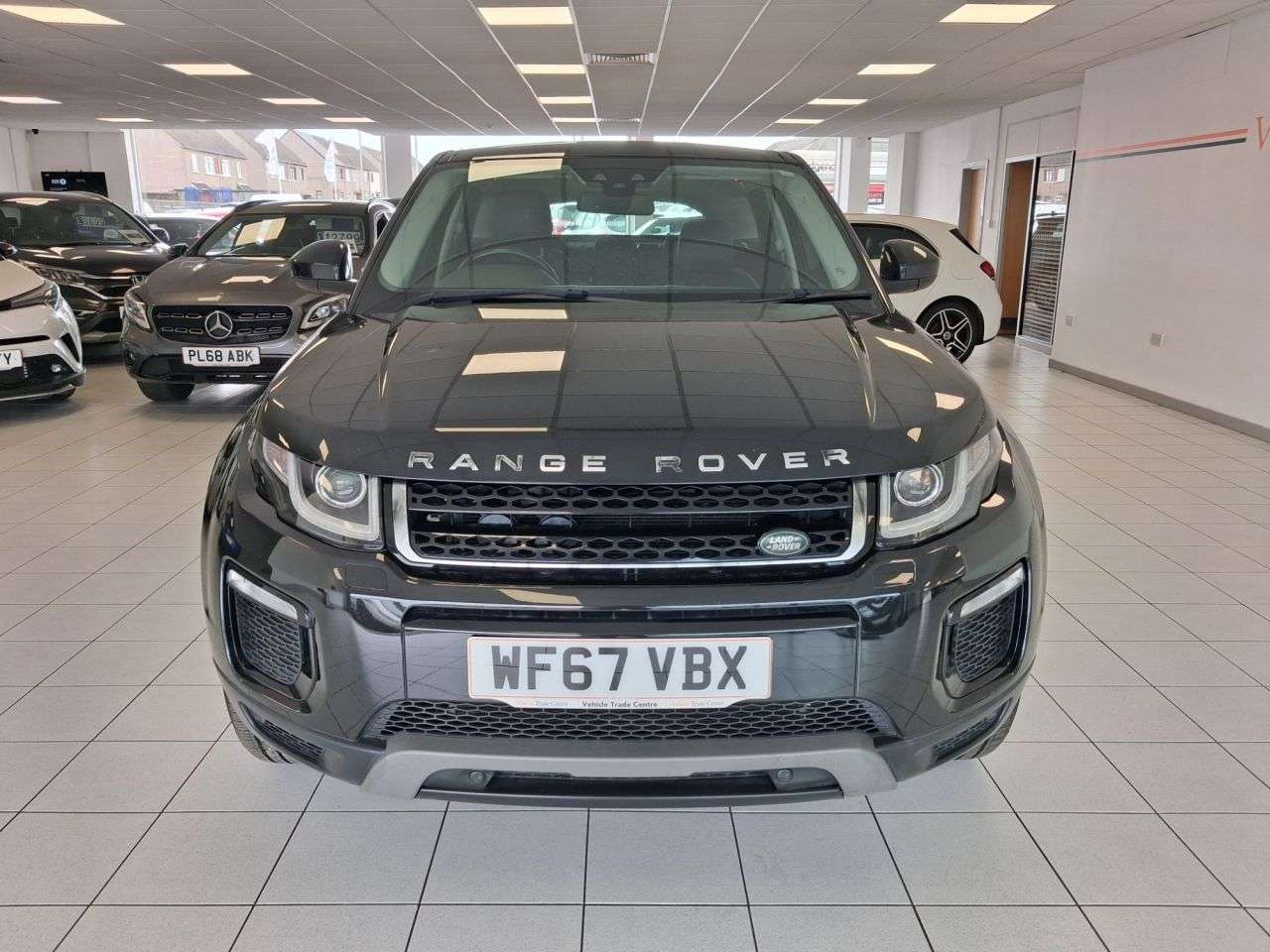 A 2017 LAND ROVER RANGE ROVER EVOQUE 2.0 eD4 SE Tech SUV 5dr Diesel Manual FWD Euro 6 (s/s) (150 ps) A 2017 LAND ROVER RANGE ROVER EVOQUE 2.0 eD4 SE Tech SUV 5dr Diesel Manual FWD Euro 6 (s/s) (150 ps)