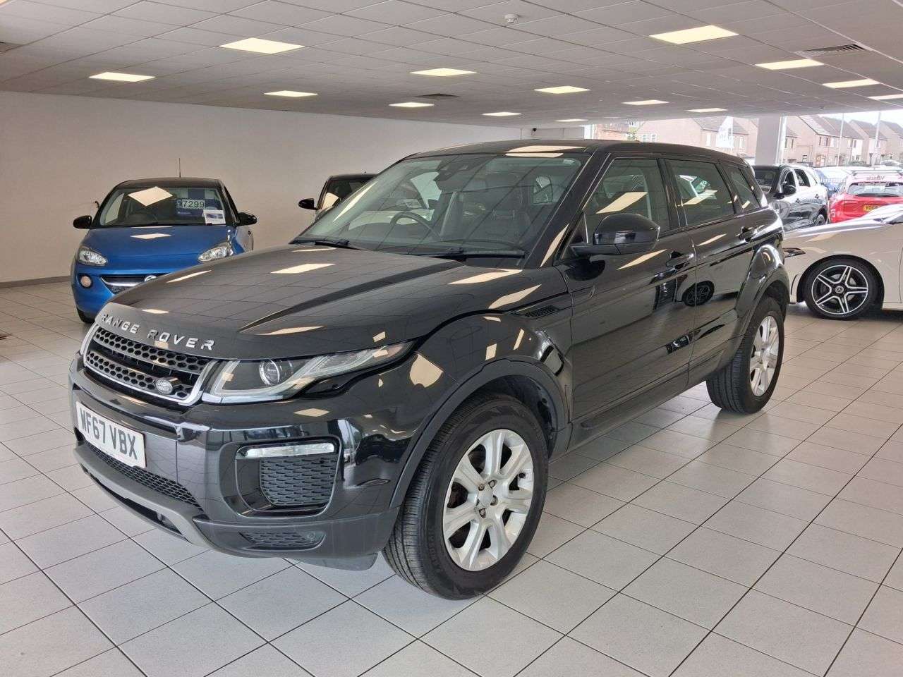 A 2017 LAND ROVER RANGE ROVER EVOQUE 2.0 eD4 SE Tech SUV 5dr Diesel Manual FWD Euro 6 (s/s) (150 ps) A 2017 LAND ROVER RANGE ROVER EVOQUE 2.0 eD4 SE Tech SUV 5dr Diesel Manual FWD Euro 6 (s/s) (150 ps)