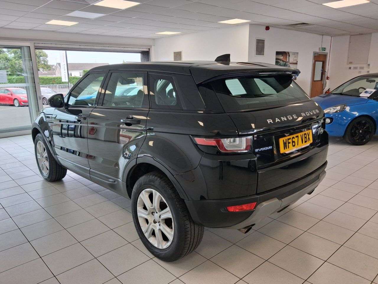 A 2017 LAND ROVER RANGE ROVER EVOQUE 2.0 eD4 SE Tech SUV 5dr Diesel Manual FWD Euro 6 (s/s) (150 ps) A 2017 LAND ROVER RANGE ROVER EVOQUE 2.0 eD4 SE Tech SUV 5dr Diesel Manual FWD Euro 6 (s/s) (150 ps)