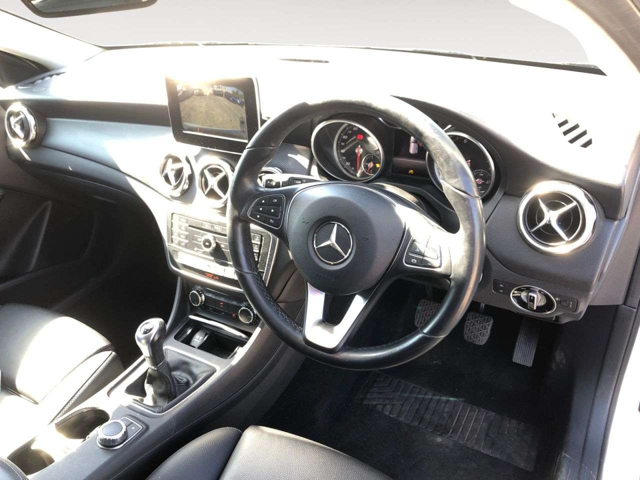 A 2018 MERCEDES-BENZ GLA 1.6 GLA200 SE (Executive) SUV 5dr Petrol Manual Euro 6 (s/s) (156 ps) A 2018 MERCEDES-BENZ GLA 1.6 GLA200 SE (Executive) SUV 5dr Petrol Manual Euro 6 (s/s) (156 ps)