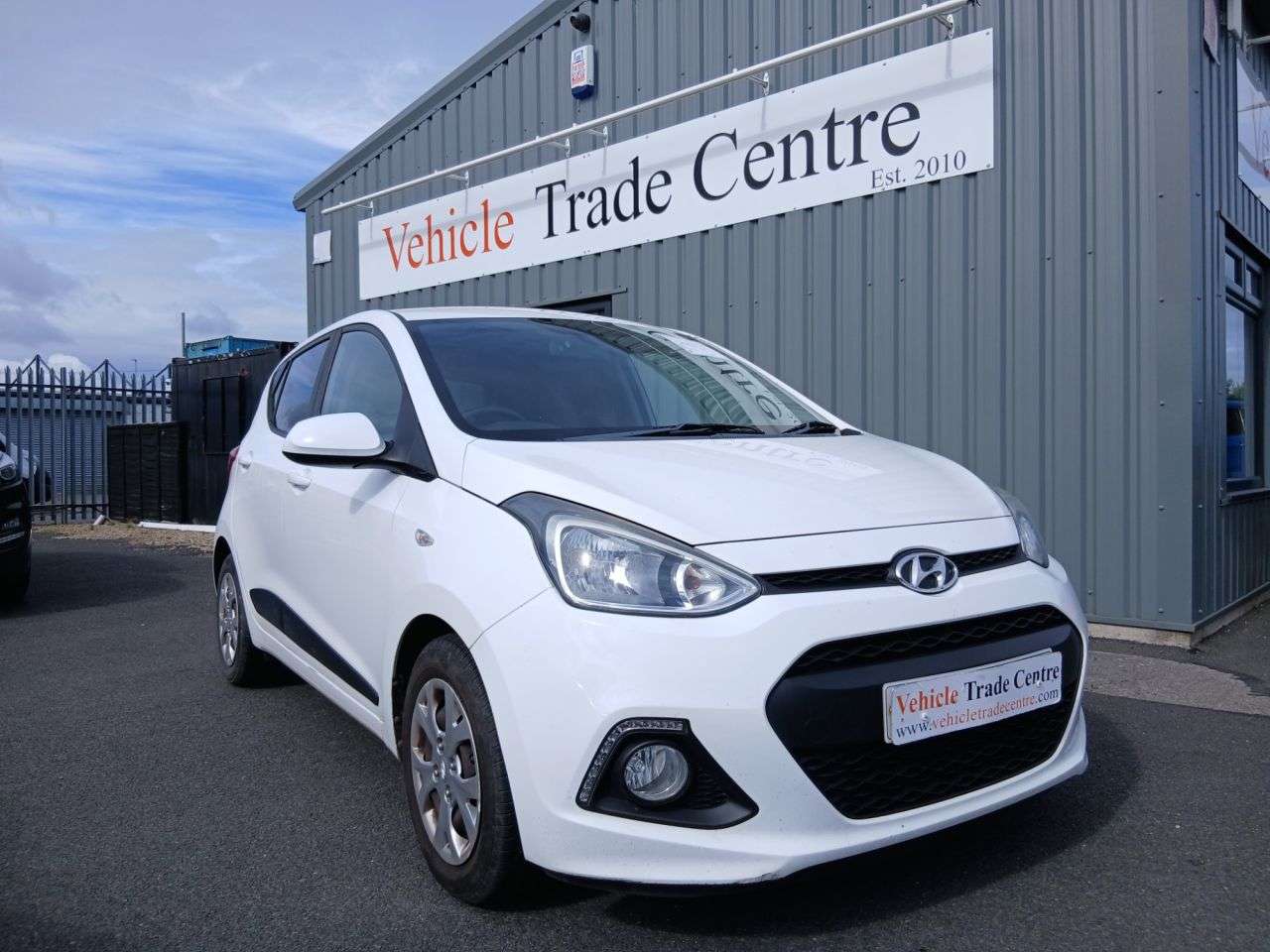 A 2016 HYUNDAI I10 1.0 GO! Hatchback 5dr Petrol Manual Euro 6 (66 ps) A 2016 HYUNDAI I10 1.0 GO! Hatchback 5dr Petrol Manual Euro 6 (66 ps)