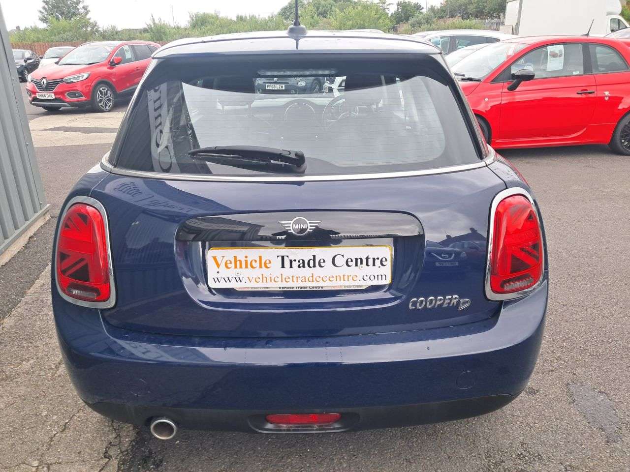 A 2018 MINI MINI COOPER D A 2018 MINI MINI COOPER D