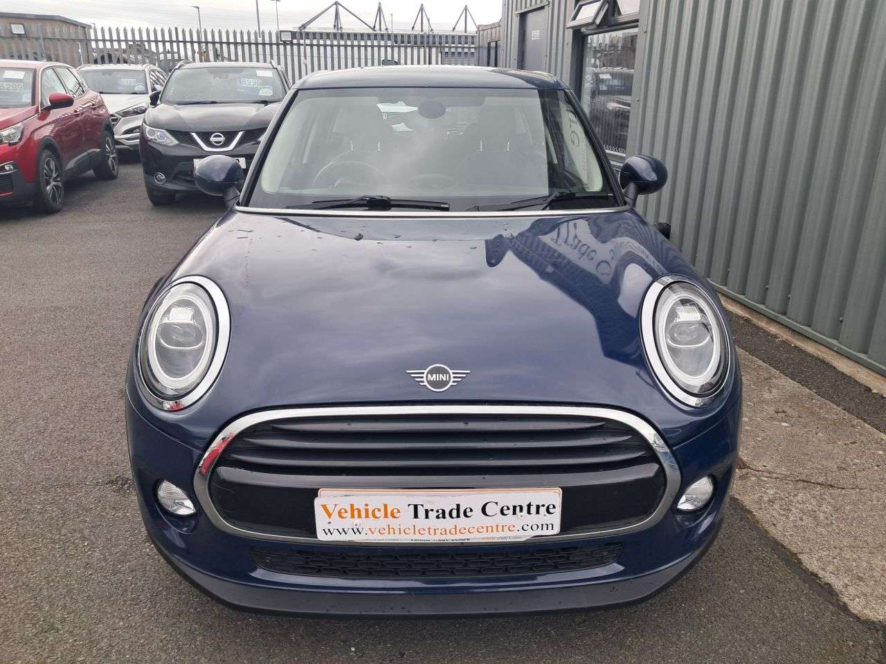 A 2018 MINI MINI COOPER D A 2018 MINI MINI COOPER D