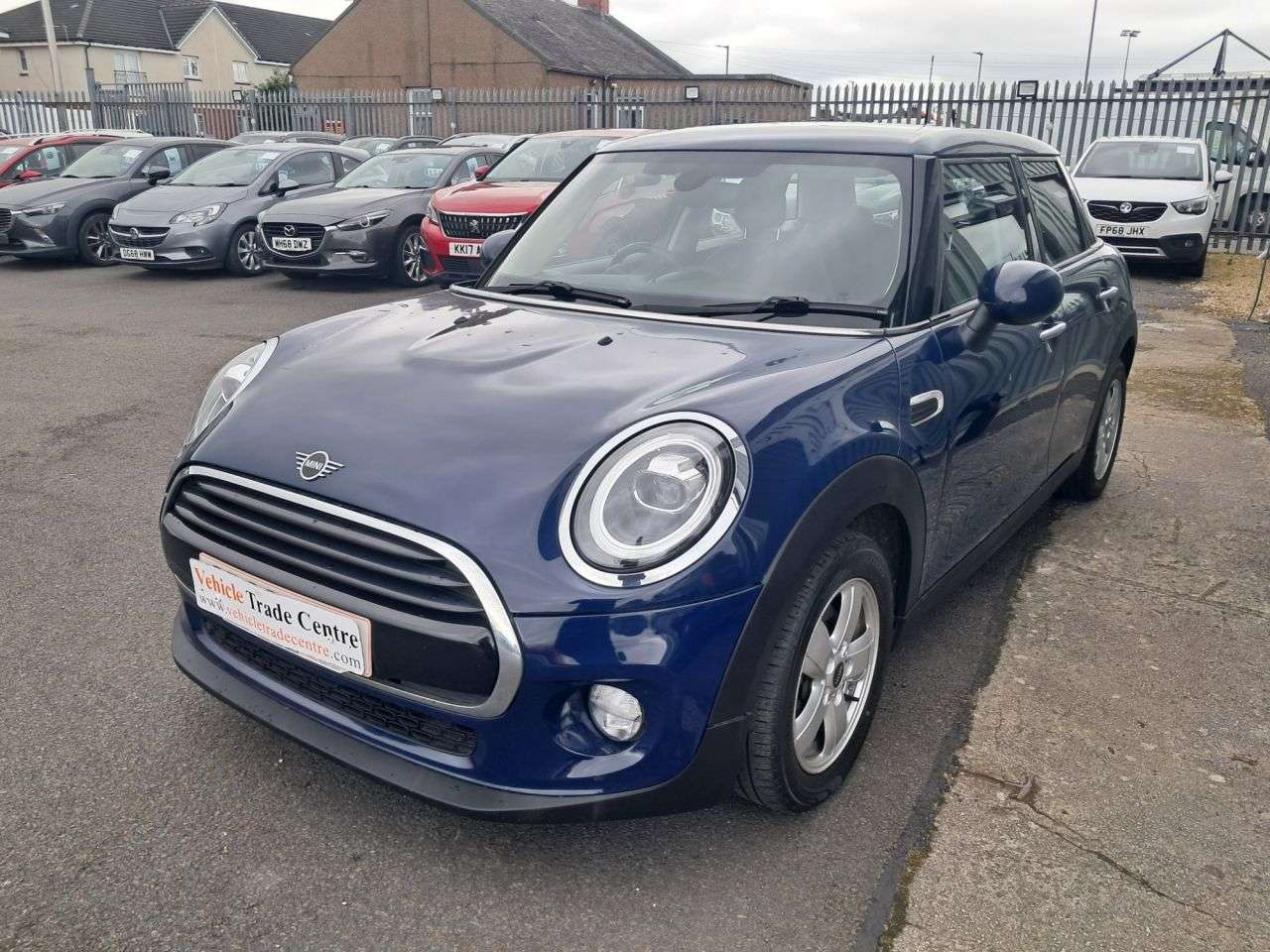 A 2018 MINI MINI COOPER D A 2018 MINI MINI COOPER D