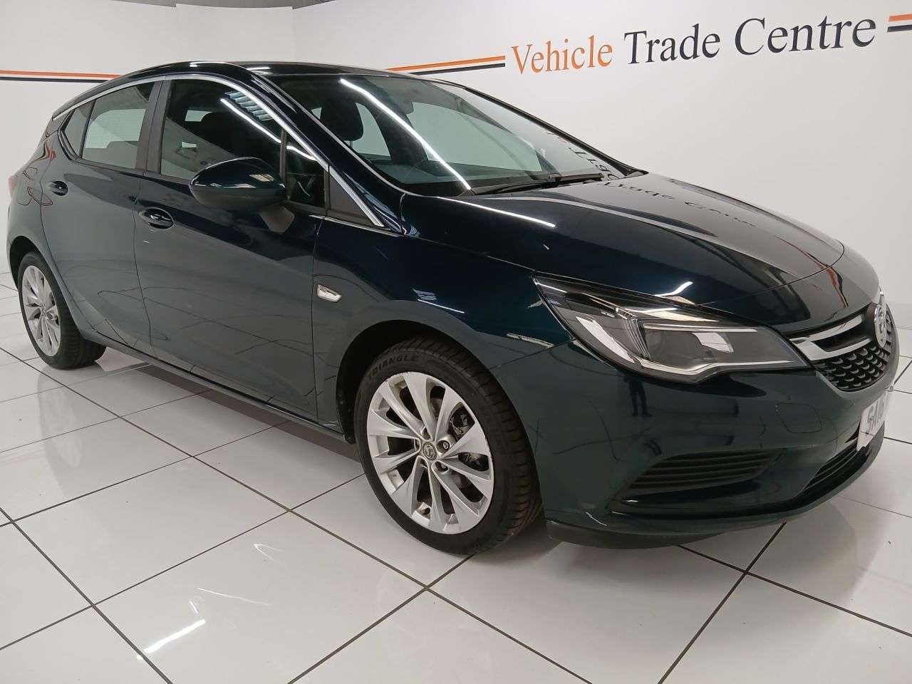 A 2016 VAUXHALL ASTRA 1.4i Tech Line Hatchback 5dr Petrol Manual Euro 6 (100 ps) A 2016 VAUXHALL ASTRA 1.4i Tech Line Hatchback 5dr Petrol Manual Euro 6 (100 ps)