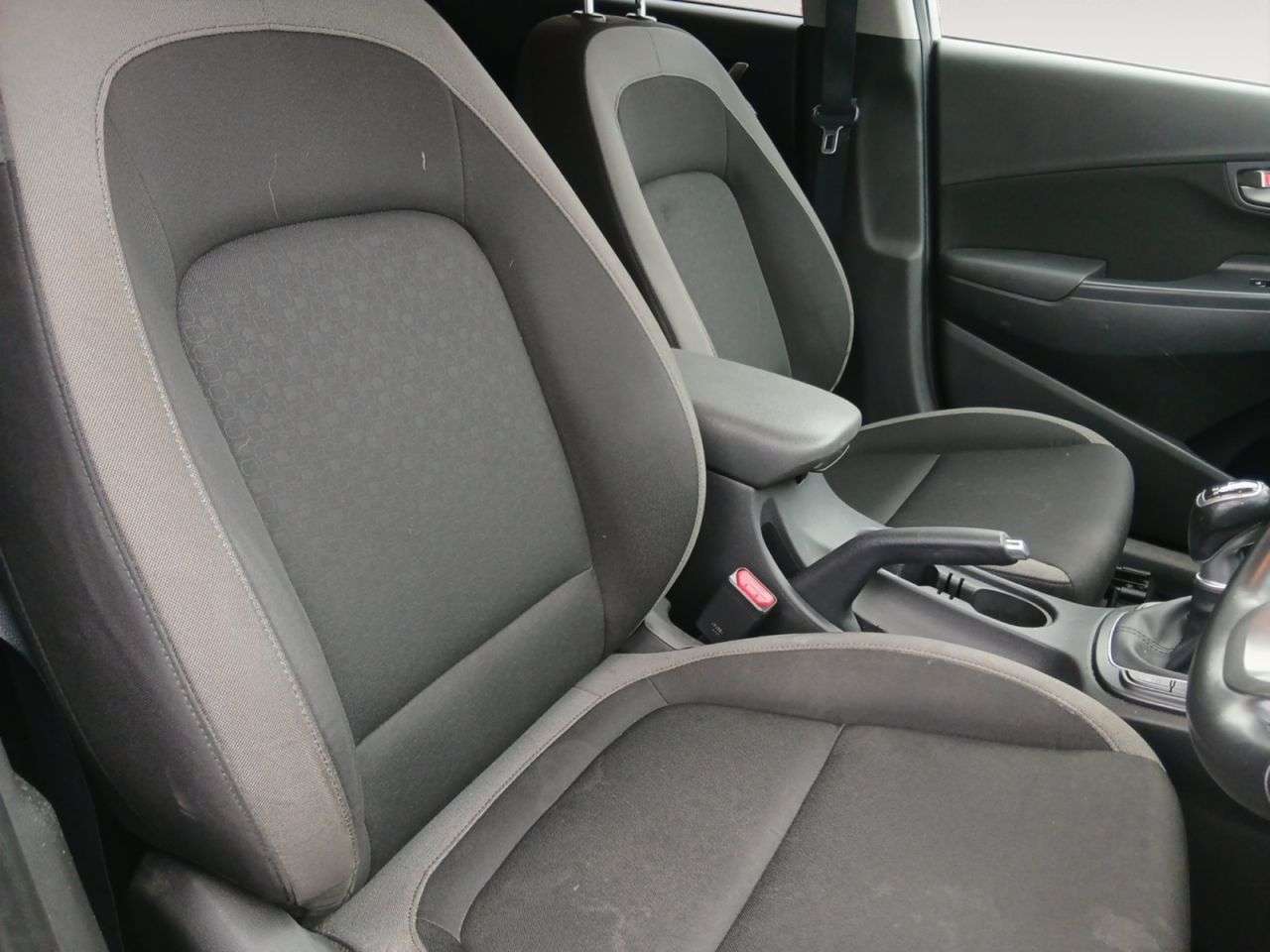 A 2018 HYUNDAI KONA 1.0 T-GDi Blue Drive Premium SUV 5dr Petrol Manual Euro 6 (s/s) (120 ps) A 2018 HYUNDAI KONA 1.0 T-GDi Blue Drive Premium SUV 5dr Petrol Manual Euro 6 (s/s) (120 ps)
