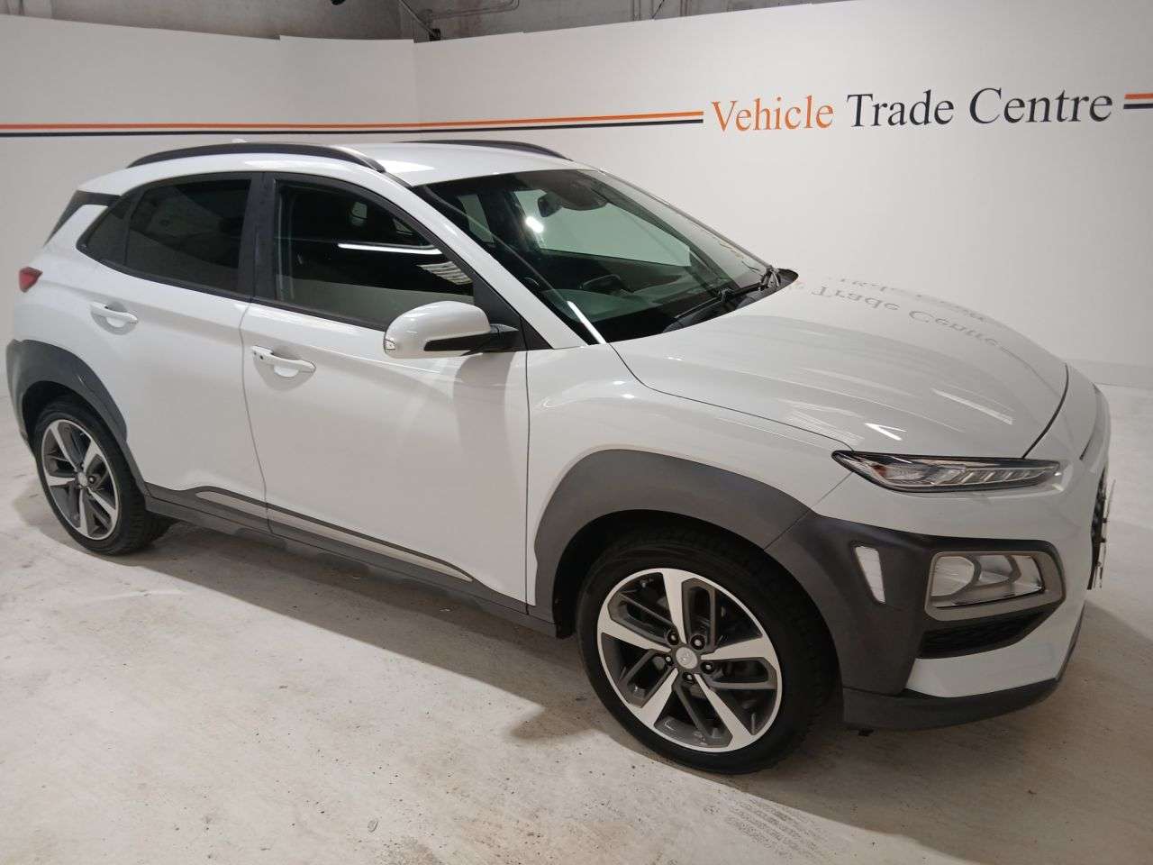 A 2018 HYUNDAI KONA 1.0 T-GDi Blue Drive Premium SUV 5dr Petrol Manual Euro 6 (s/s) (120 ps) A 2018 HYUNDAI KONA 1.0 T-GDi Blue Drive Premium SUV 5dr Petrol Manual Euro 6 (s/s) (120 ps)