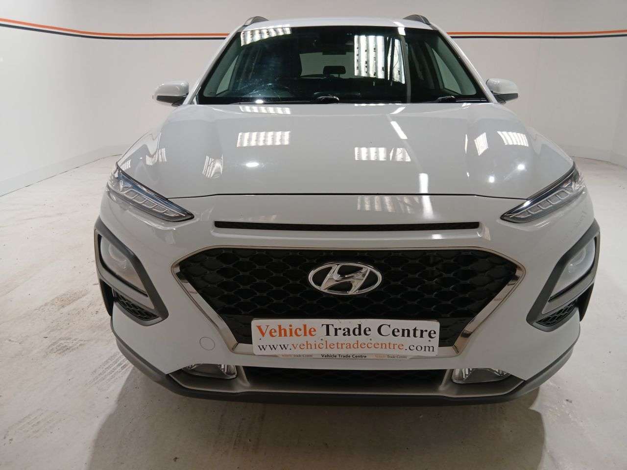 A 2018 HYUNDAI KONA 1.0 T-GDi Blue Drive Premium SUV 5dr Petrol Manual Euro 6 (s/s) (120 ps) A 2018 HYUNDAI KONA 1.0 T-GDi Blue Drive Premium SUV 5dr Petrol Manual Euro 6 (s/s) (120 ps)