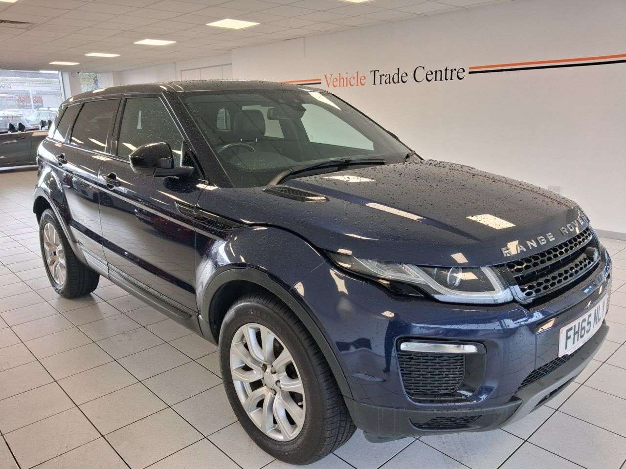 A 2015 LAND ROVER RANGE ROVER EVOQUE 2.0 eD4 SE Tech SUV 5dr Diesel Manual FWD Euro 6 (s/s) (150 ps) A 2015 LAND ROVER RANGE ROVER EVOQUE 2.0 eD4 SE Tech SUV 5dr Diesel Manual FWD Euro 6 (s/s) (150 ps)