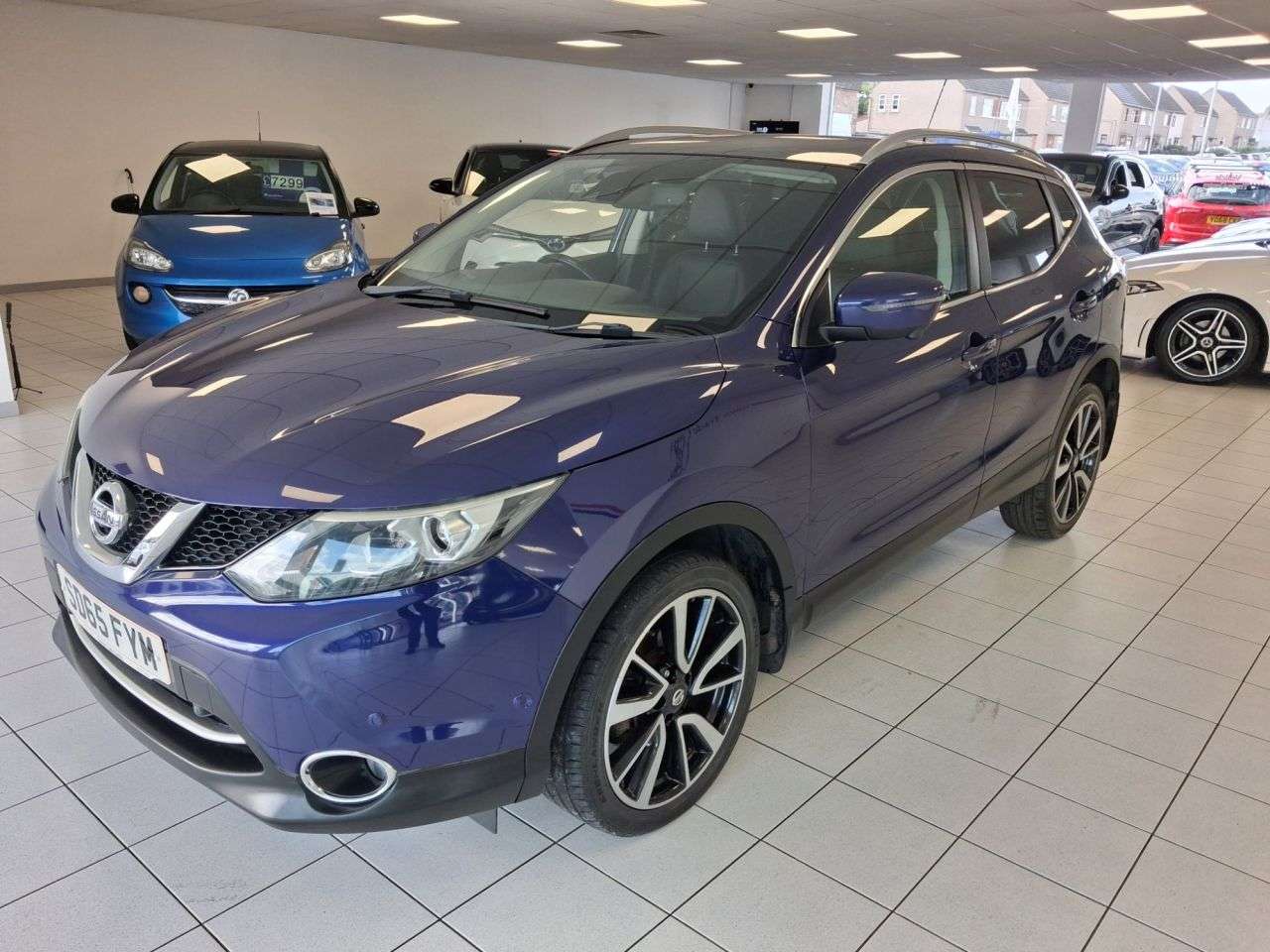 A 2015 NISSAN QASHQAI 1.6 dCi Tekna SUV 5dr Diesel Manual 2WD Euro 5 (s/s) (130 ps) A 2015 NISSAN QASHQAI 1.6 dCi Tekna SUV 5dr Diesel Manual 2WD Euro 5 (s/s) (130 ps)