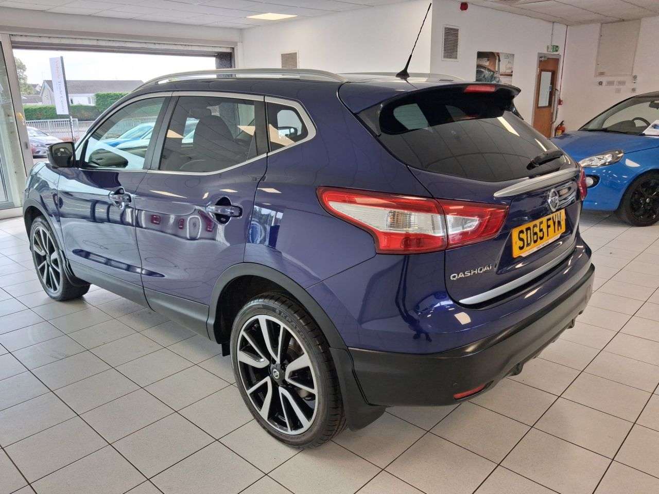 A 2015 NISSAN QASHQAI 1.6 dCi Tekna SUV 5dr Diesel Manual 2WD Euro 5 (s/s) (130 ps) A 2015 NISSAN QASHQAI 1.6 dCi Tekna SUV 5dr Diesel Manual 2WD Euro 5 (s/s) (130 ps)