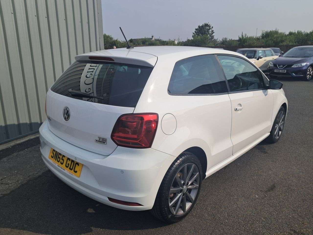 A 2015 VOLKSWAGEN POLO SE DESIGN TSI A 2015 VOLKSWAGEN POLO SE DESIGN TSI