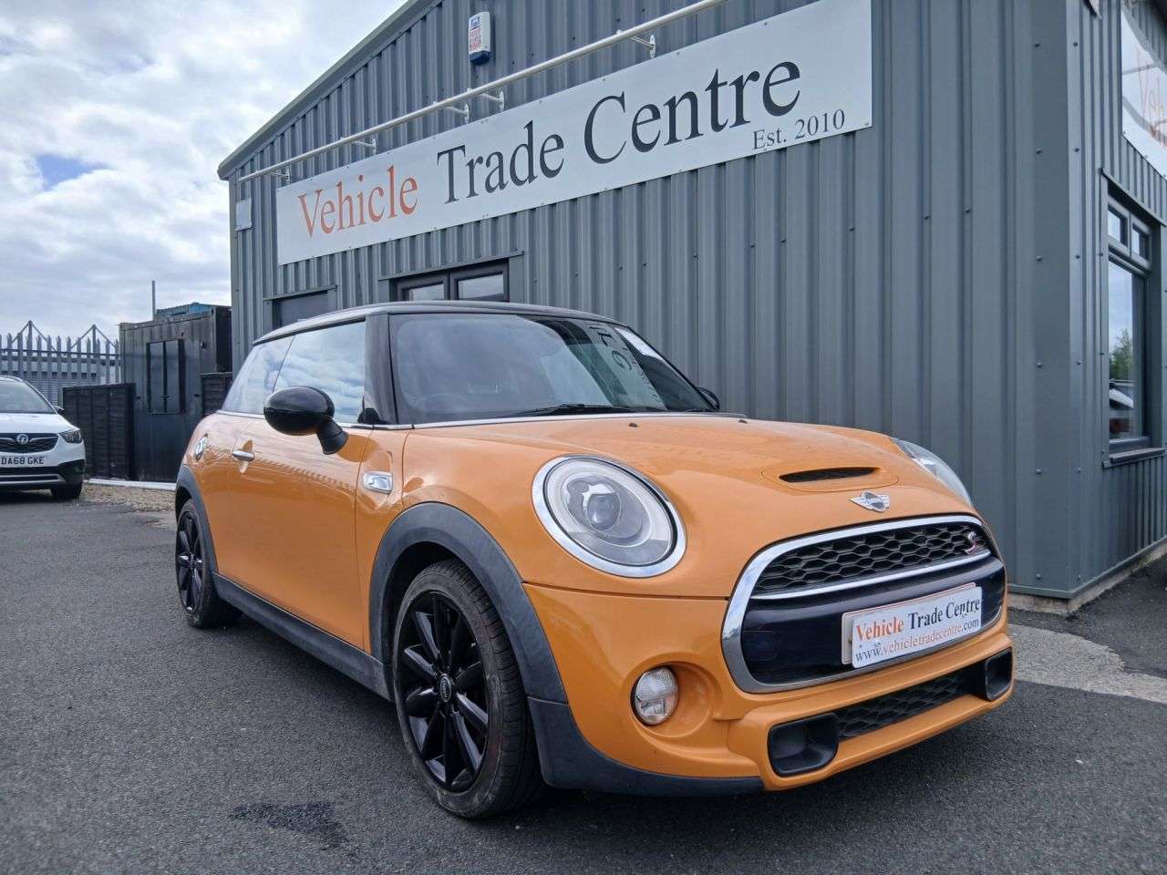 A 2014 MINI HATCH 2.0 Cooper S Hatchback 3dr Petrol Manual Euro 6 (s/s) (192 ps) A 2014 MINI HATCH 2.0 Cooper S Hatchback 3dr Petrol Manual Euro 6 (s/s) (192 ps)