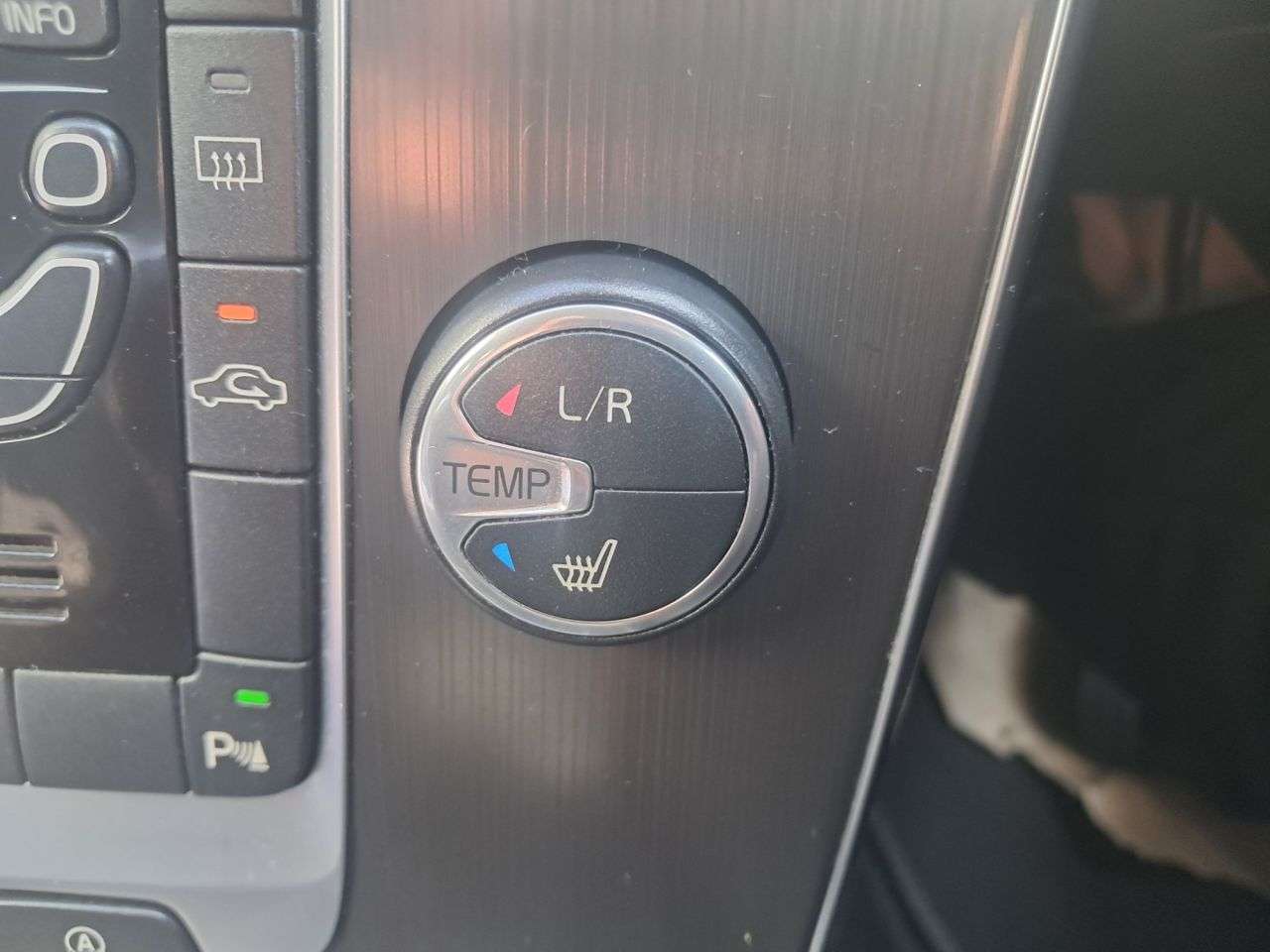 2015 VOLVO V40 2015 VOLVO V40