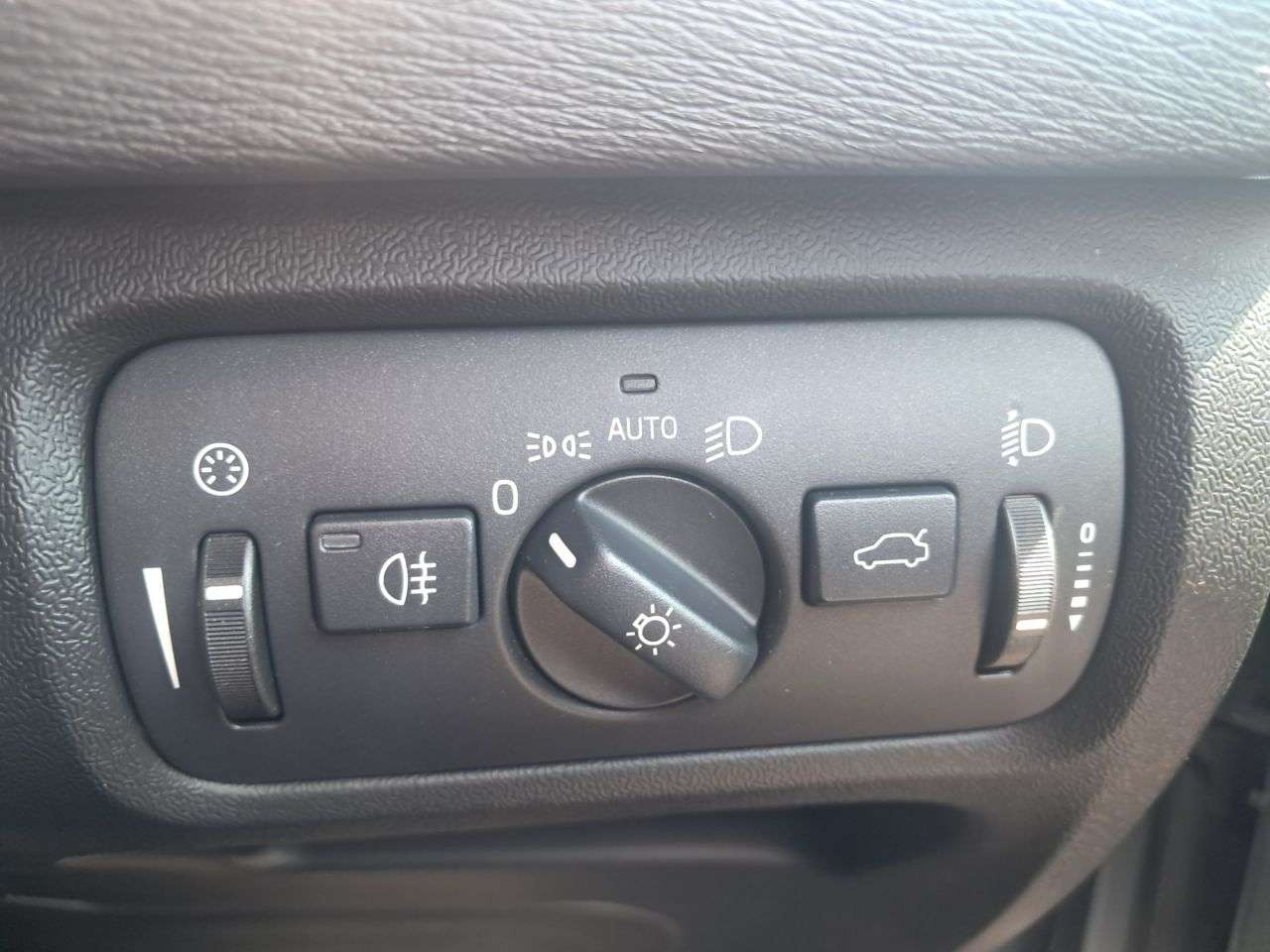 2015 VOLVO V40 2015 VOLVO V40