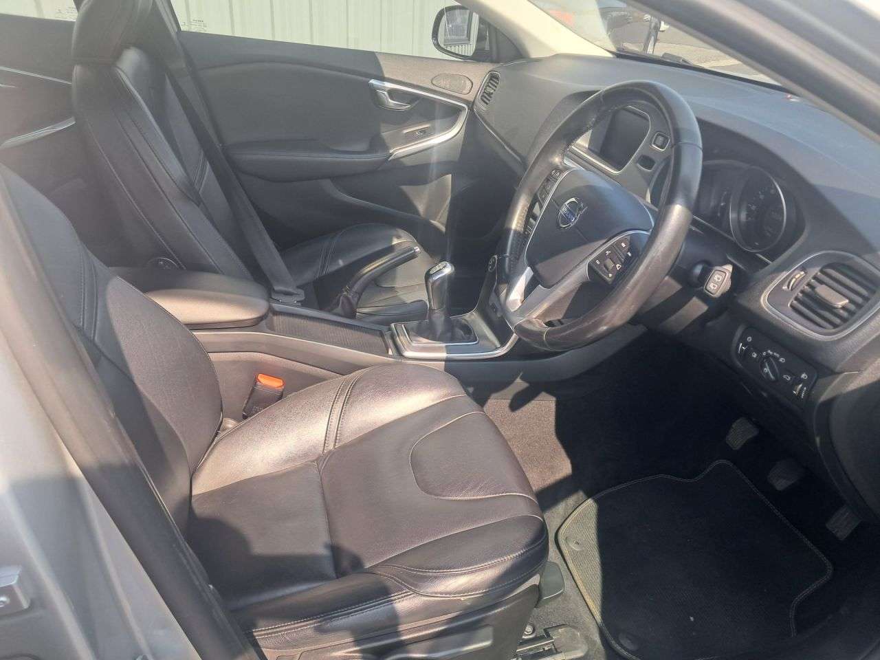 2015 VOLVO V40 2015 VOLVO V40