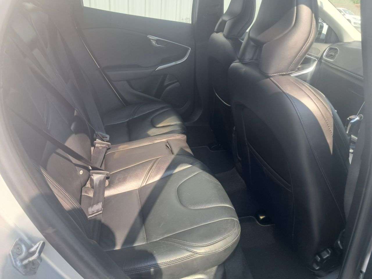 2015 VOLVO V40 2015 VOLVO V40