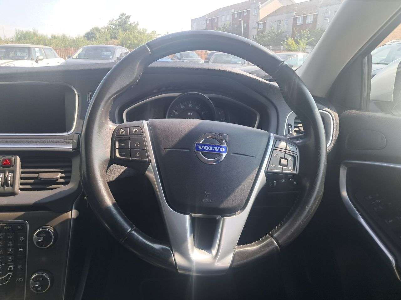 2015 VOLVO V40 2015 VOLVO V40