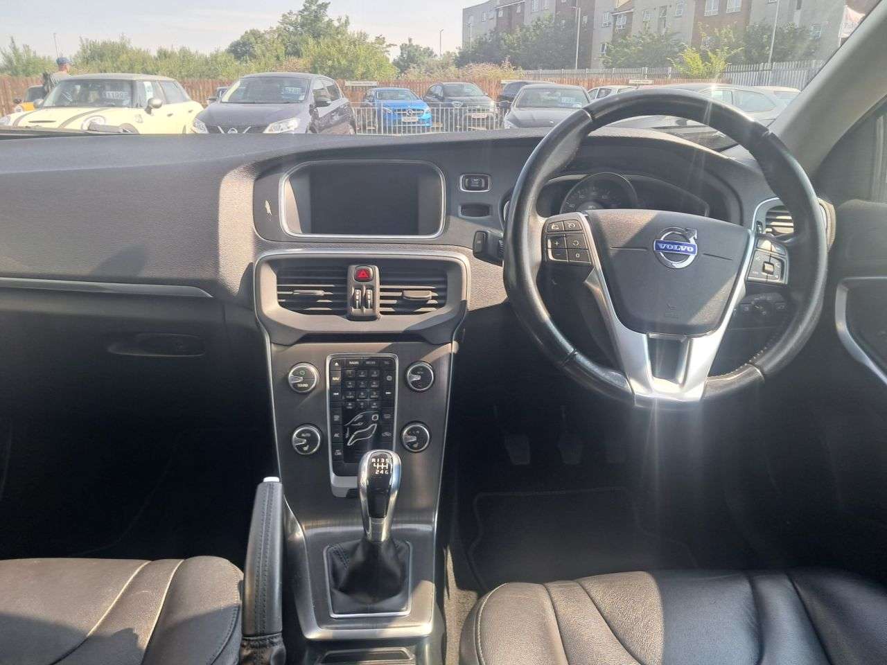 2015 VOLVO V40 2015 VOLVO V40