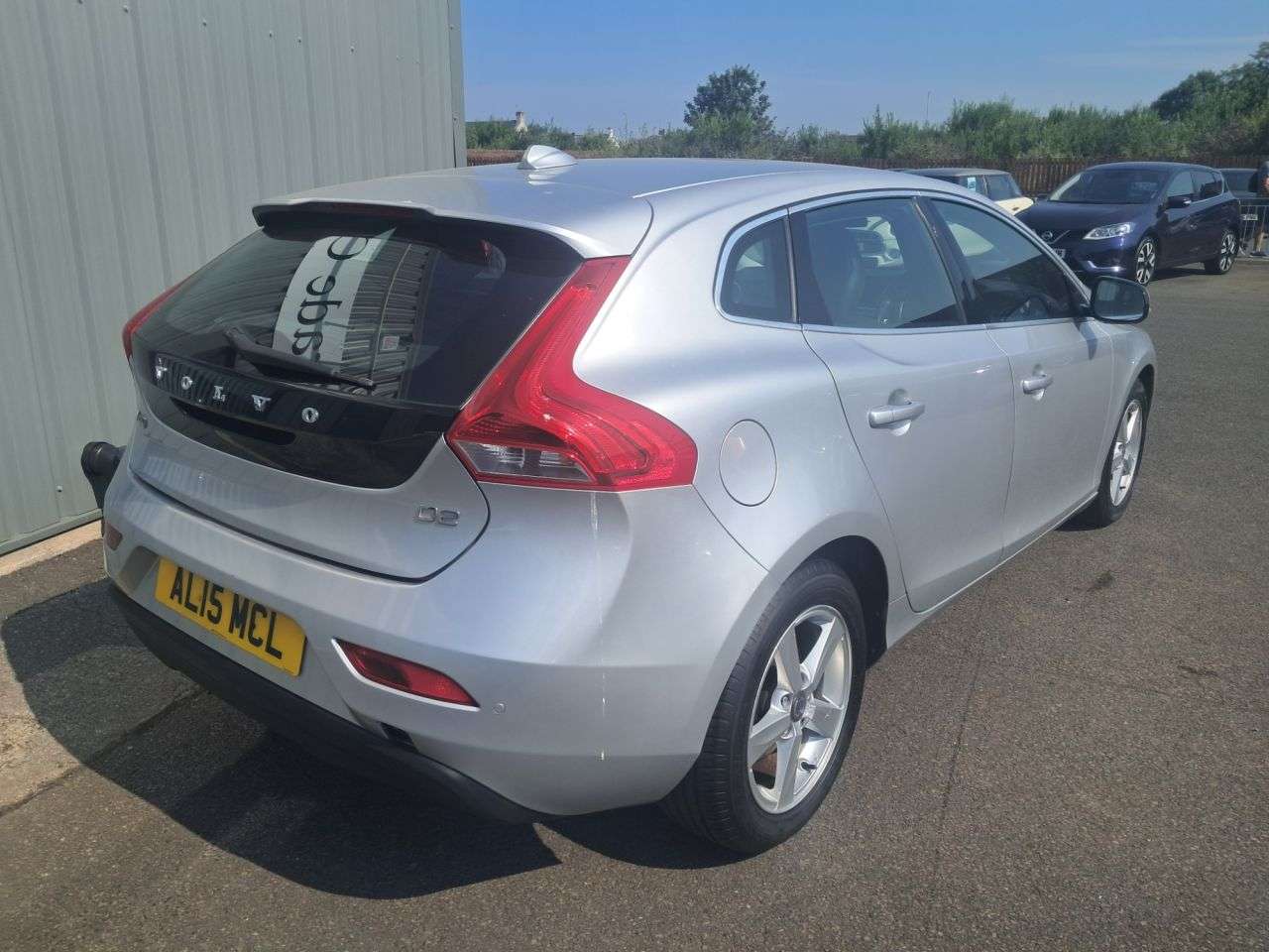 A 2015 VOLVO V40 1.6 D2 SE Nav Hatchback 5dr Diesel Manual Euro 5 (s/s) (115 ps) A 2015 VOLVO V40 1.6 D2 SE Nav Hatchback 5dr Diesel Manual Euro 5 (s/s) (115 ps)
