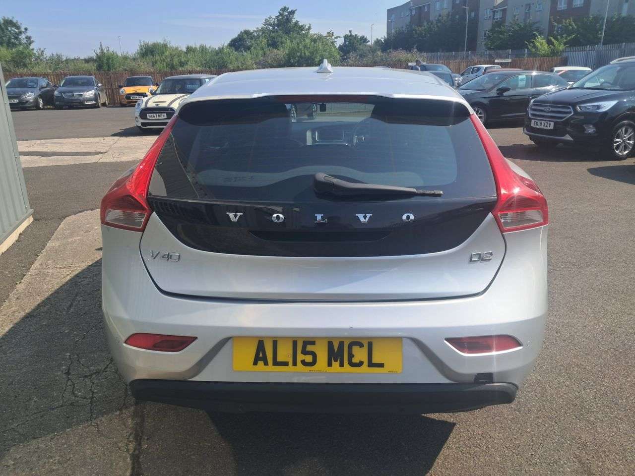 2015 VOLVO V40 2015 VOLVO V40