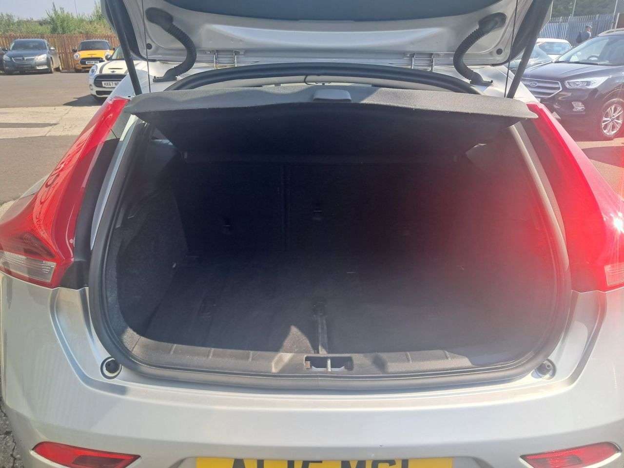 2015 VOLVO V40 2015 VOLVO V40
