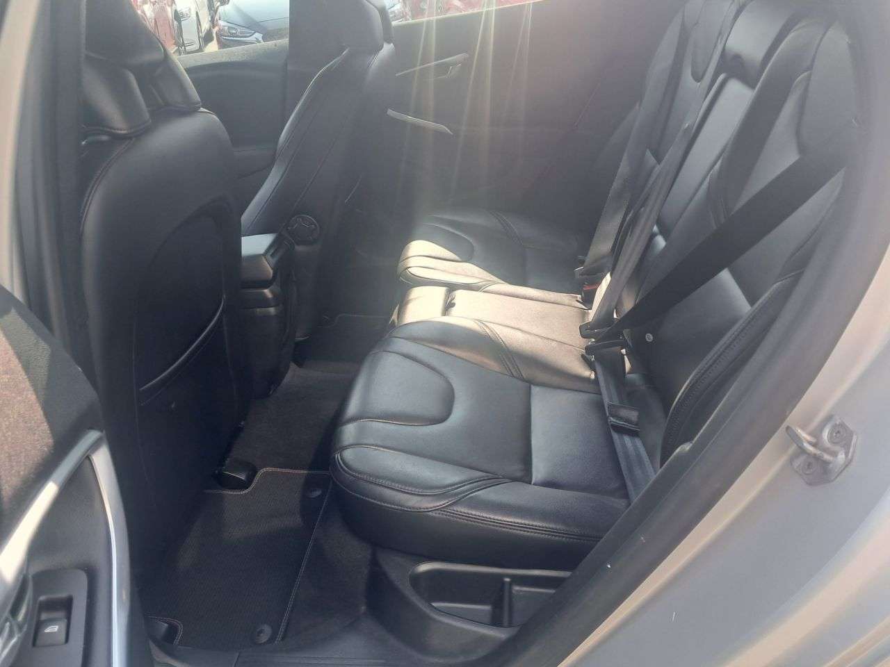 2015 VOLVO V40 2015 VOLVO V40