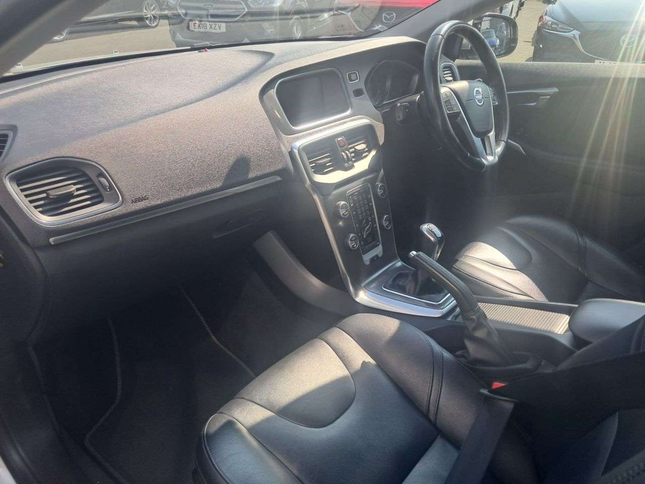 2015 VOLVO V40 2015 VOLVO V40