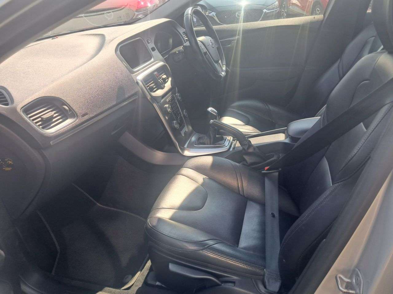 2015 VOLVO V40 2015 VOLVO V40