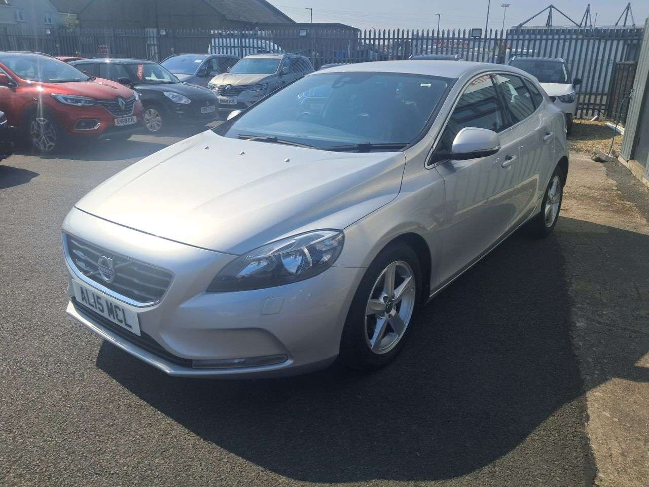 A 2015 VOLVO V40 1.6 D2 SE Nav Hatchback 5dr Diesel Manual Euro 5 (s/s) (115 ps) A 2015 VOLVO V40 1.6 D2 SE Nav Hatchback 5dr Diesel Manual Euro 5 (s/s) (115 ps)