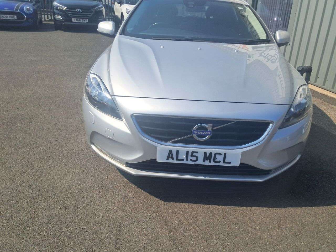 A 2015 VOLVO V40 1.6 D2 SE Nav Hatchback 5dr Diesel Manual Euro 5 (s/s) (115 ps) A 2015 VOLVO V40 1.6 D2 SE Nav Hatchback 5dr Diesel Manual Euro 5 (s/s) (115 ps)