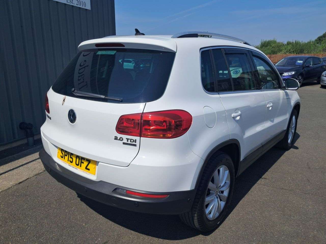 A 2015 VOLKSWAGEN TIGUAN 2.0 TDI BlueMotion Tech Match SUV 5dr Diesel Manual 4WD Euro 5 (s/s) (140 p A 2015 VOLKSWAGEN TIGUAN 2.0 TDI BlueMotion Tech Match SUV 5dr Diesel Manual 4WD Euro 5 (s/s) (140 p