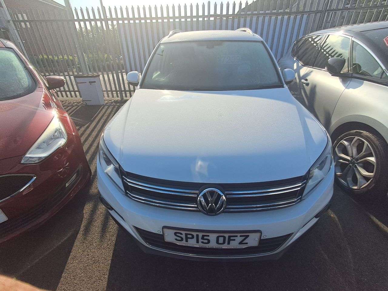 A 2015 VOLKSWAGEN TIGUAN 2.0 TDI BlueMotion Tech Match SUV 5dr Diesel Manual 4WD Euro 5 (s/s) (140 p A 2015 VOLKSWAGEN TIGUAN 2.0 TDI BlueMotion Tech Match SUV 5dr Diesel Manual 4WD Euro 5 (s/s) (140 p