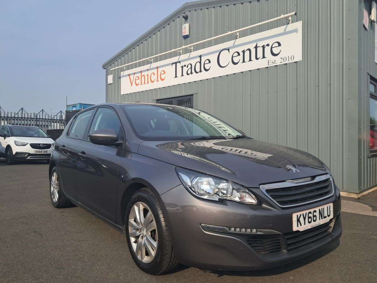 A 2016 PEUGEOT 308 1.6 BlueHDi Active Hatchback 5dr Diesel Manual Euro 6 (s/s) (120 ps) A 2016 PEUGEOT 308 1.6 BlueHDi Active Hatchback 5dr Diesel Manual Euro 6 (s/s) (120 ps)