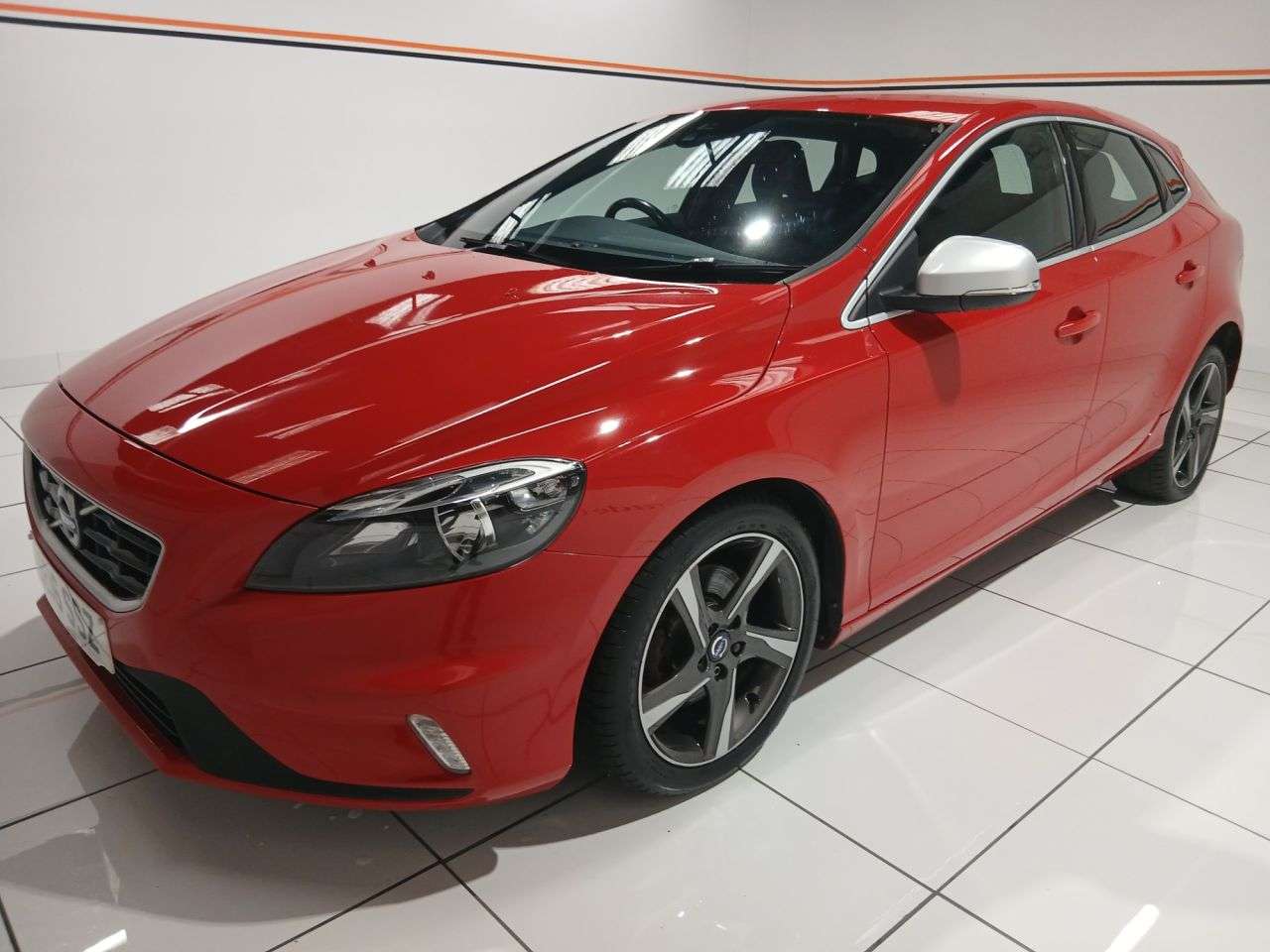 A 2016 VOLVO V40 2.0 D2 R-Design Hatchback 5dr Diesel Manual Euro 6 (s/s) (120 ps) A 2016 VOLVO V40 2.0 D2 R-Design Hatchback 5dr Diesel Manual Euro 6 (s/s) (120 ps)