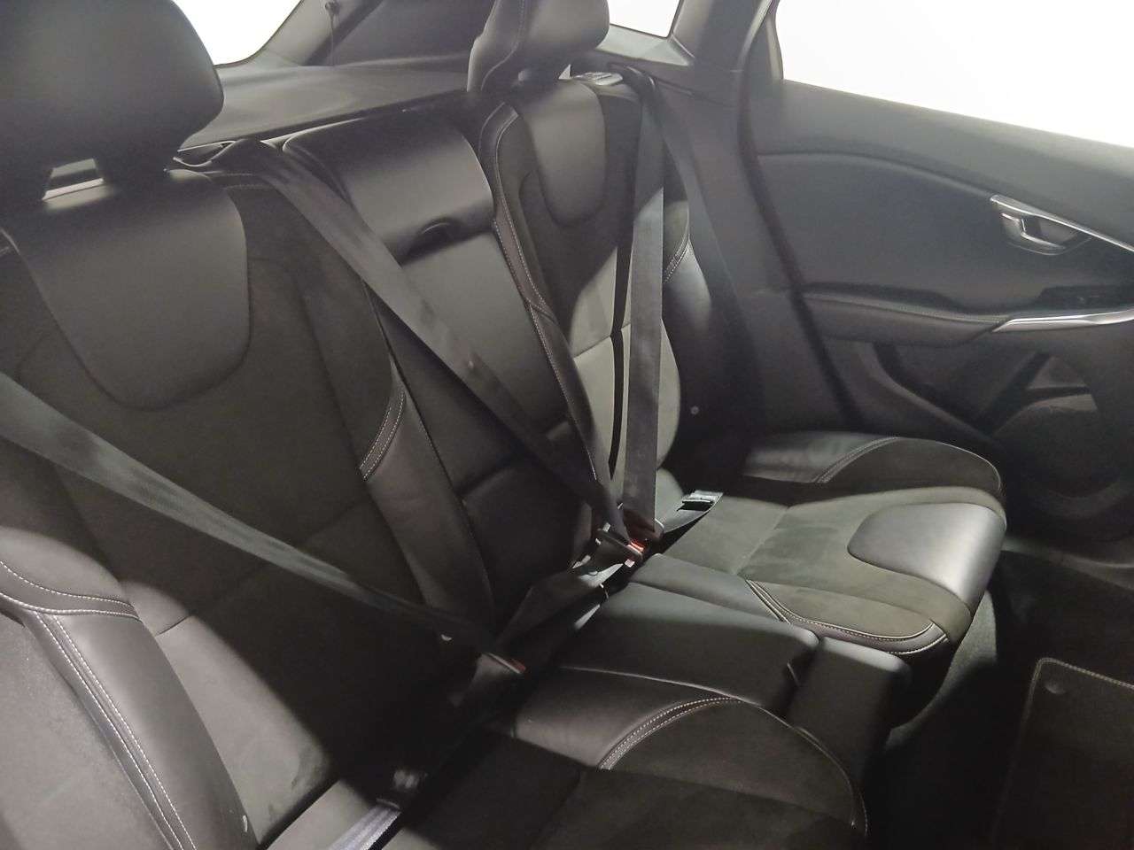 2016 VOLVO V40 2016 VOLVO V40
