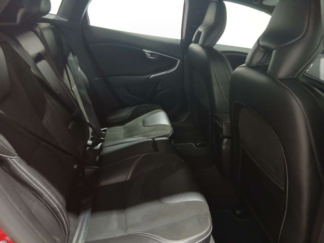 2016 VOLVO V40 2016 VOLVO V40